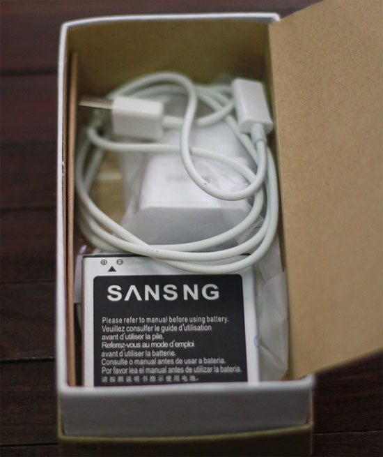 Real pictures of Galaxy S4 and iPhone 5 Taiwan in Vietnam Picture 10