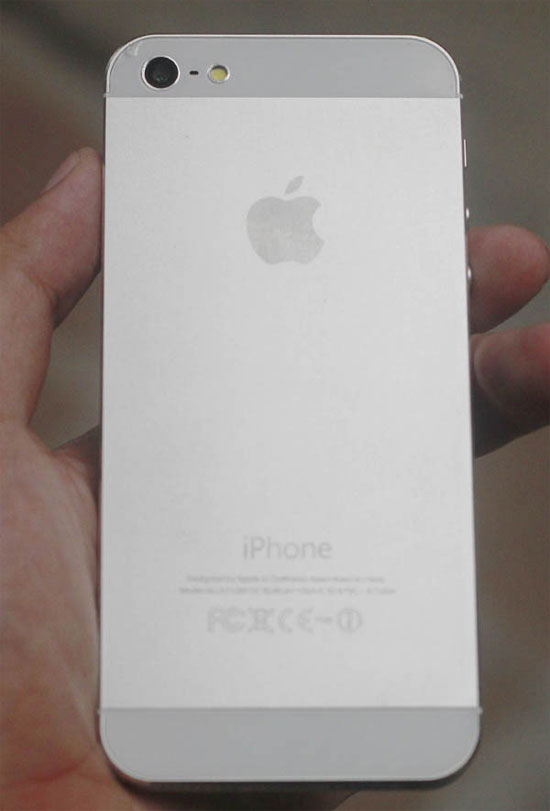 Real pictures of Galaxy S4 and iPhone 5 Taiwan in Vietnam Picture 15