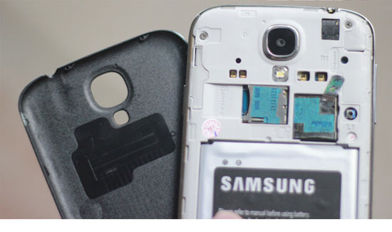 Real pictures of Galaxy S4 and iPhone 5 Taiwan in Vietnam Picture 6