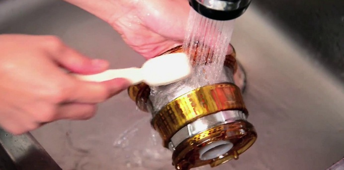 Regular juicer or slow press are easier to clean Picture 5