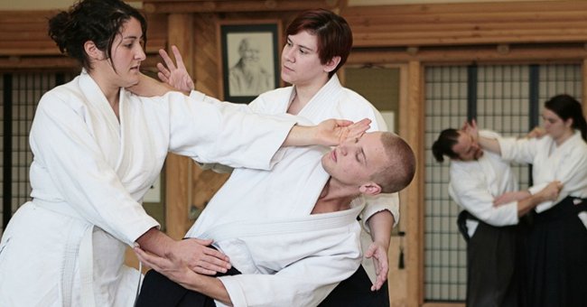 Remember carefully the following simple skills to defend yourself when in danger Picture 8