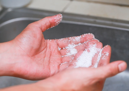 Removing 502 glue on the skin is extremely simple Picture 6