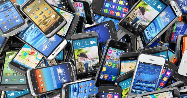Research shows that just getting a smartphone close by can make you 'more foolish'. Picture 1