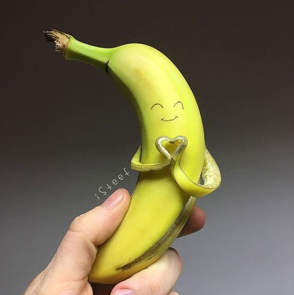Round eyes with artworks made from bananas Picture 3