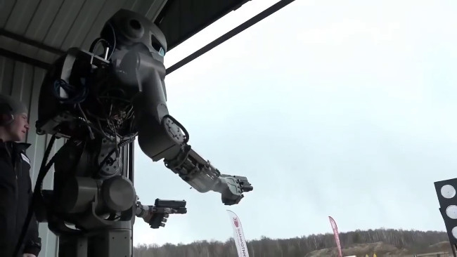 Russian new robots can shoot themselves with two hands like humans Picture 1