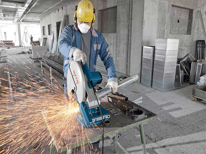 Safety rules cannot be ignored when using a handheld cutter Picture 3