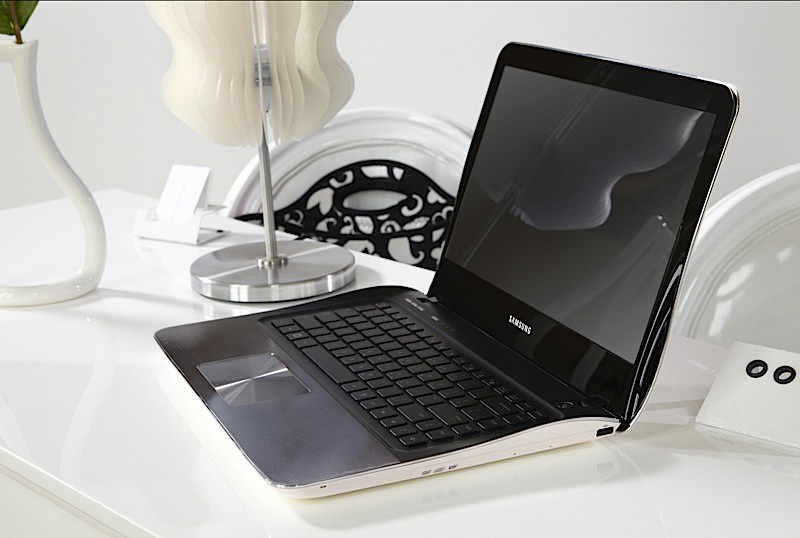 Samsung 'shark' laptop duo Picture 6