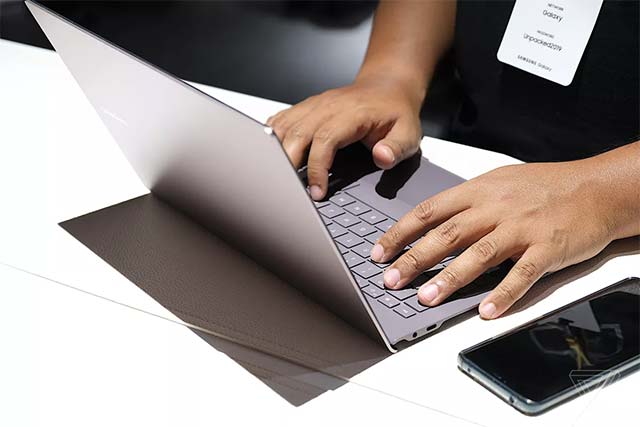 Samsung unveiled Galaxy Book S, an ultra-thin laptop with a long battery life Picture 2