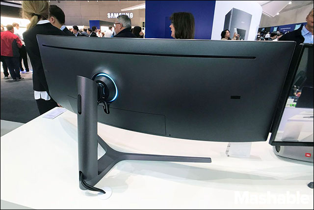 Samsung's 49-inch curved screen makes all other screens small Picture 2