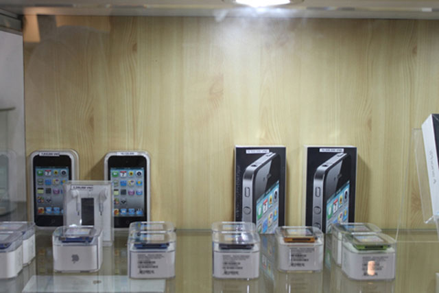 Save the Apple Store in Saigon Picture 11