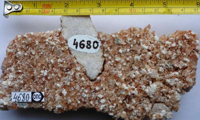 Sea salt rock 2 billion years old shows an increase in oxygen in the ancient atmosphere Picture 1