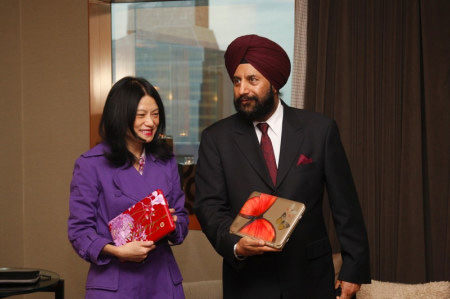 Second generation HP Vivienne Tam netbook on the catwalk Picture 8