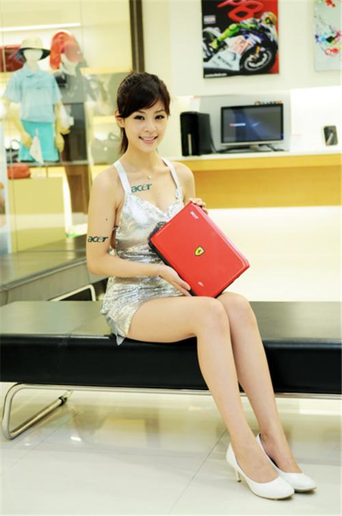 See Acer Ferrari One Picture 1