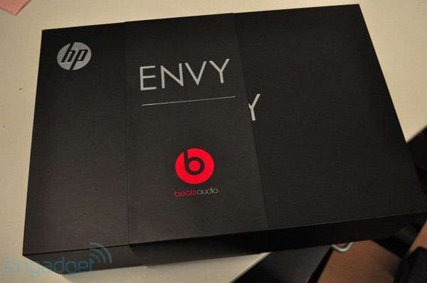 See and feel the HP Envy 14 Picture 8