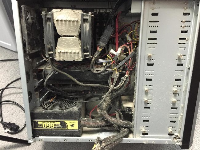 See close-up of nightmare computers for every warranty worker Picture 1