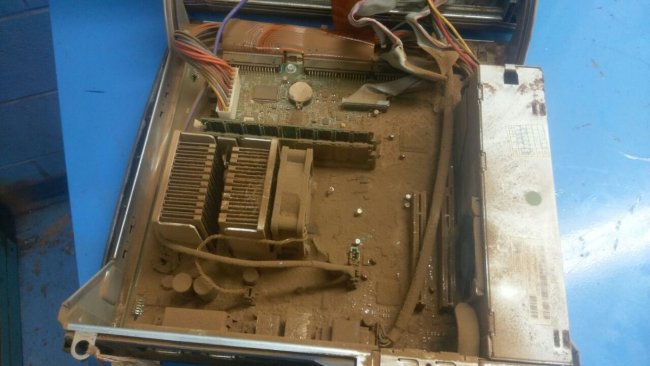 See close-up of nightmare computers for every warranty worker Picture 10