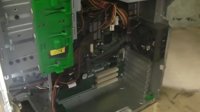 See close-up of nightmare computers for every warranty worker Picture 19