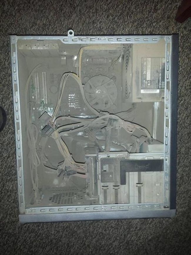 See close-up of nightmare computers for every warranty worker Picture 2