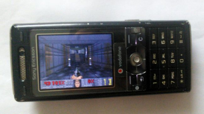 See hackers and developers install DOOM on everything, even in the DOOM game itself Picture 4