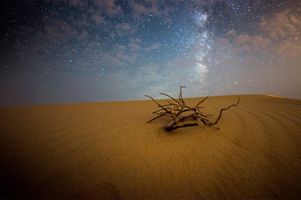 See stunning works from the art of capturing miniatures with the Milky Way Picture 9