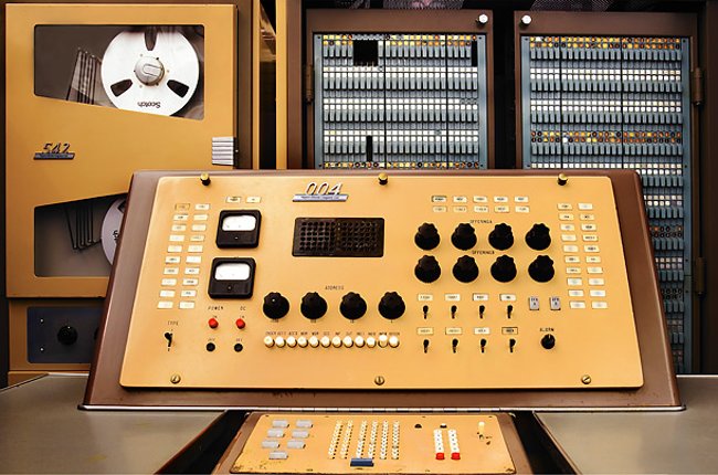 See the wonderful images of the world's first computer layout Picture 3