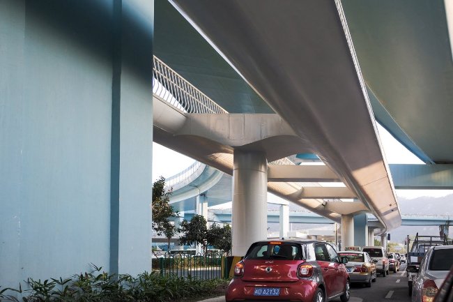 See the world's longest overhead bike route in China Picture 3