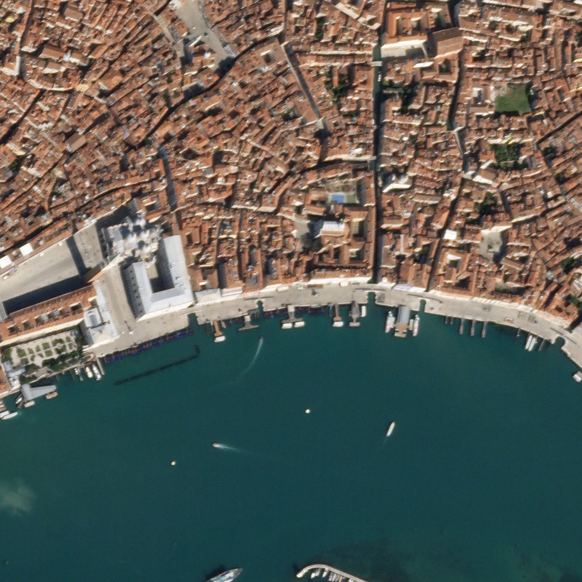 See this series of aerial photos to see how the world has changed dramatically because of COVID-19 Picture 6