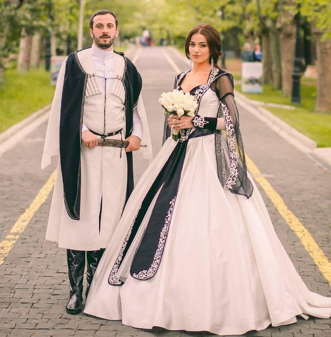 See traditional wedding dresses of countries around the world Picture 11