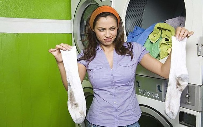Should dirty clothes be immediately put into the washing machine? Picture 2