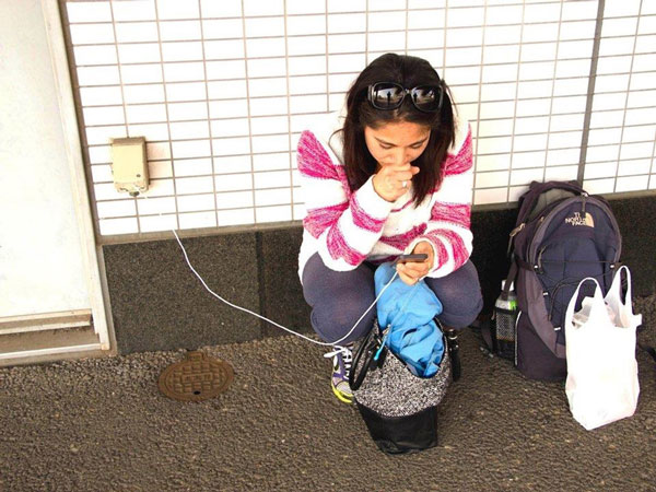 Should the phone be charged overnight? Picture 2