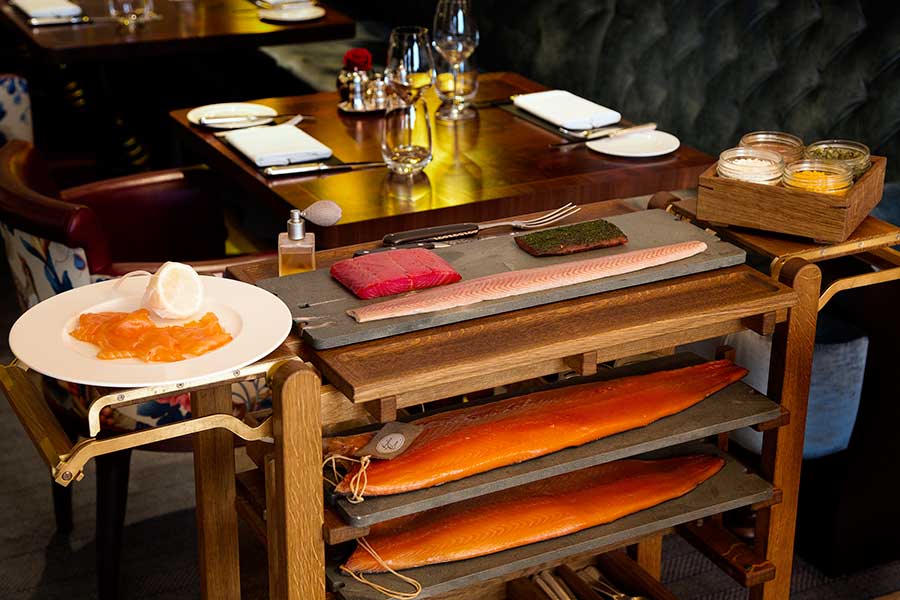 Should we use food trolleys to serve in restaurants and hotels? Picture 3