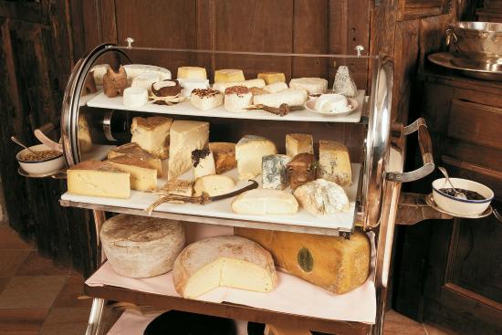 Should we use food trolleys to serve in restaurants and hotels? Picture 5