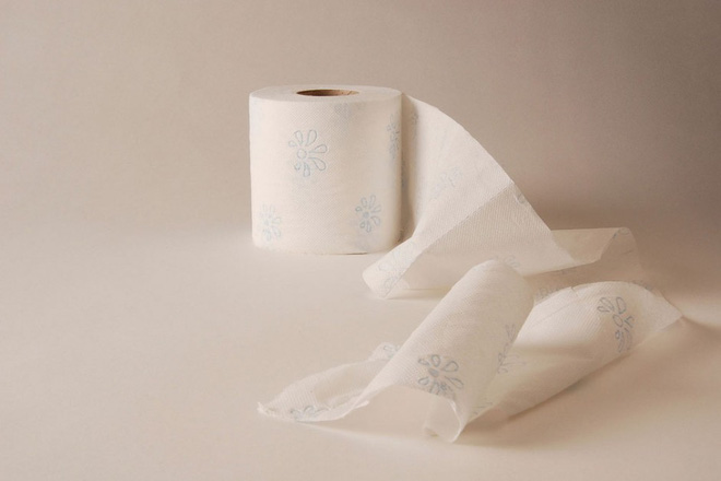 Should you throw toilet paper into the toilet or trash? Picture 2