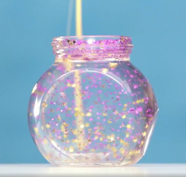 Simple steps to make a snow globe for your baby Picture 4