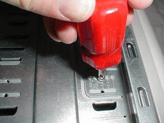 Some notes when removing and installing CD ROM drive Picture 4