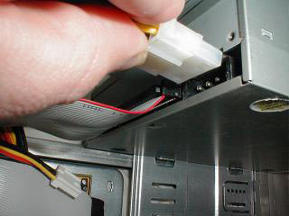 Some notes when removing and installing CD ROM drive Picture 5