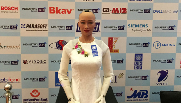 Sophia, what was the first robot with citizenship rights about Industry 4.0 when coming to Vietnam? Picture 2