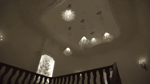 Standing in front of 15 fascinating sculptures to make it strange Picture 12