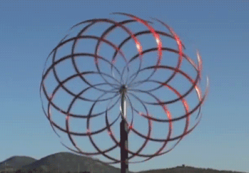 Standing in front of 15 fascinating sculptures to make it strange Picture 4