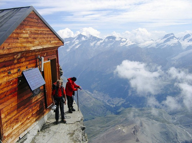 Startled with houses built on unbelievable terrain Picture 12