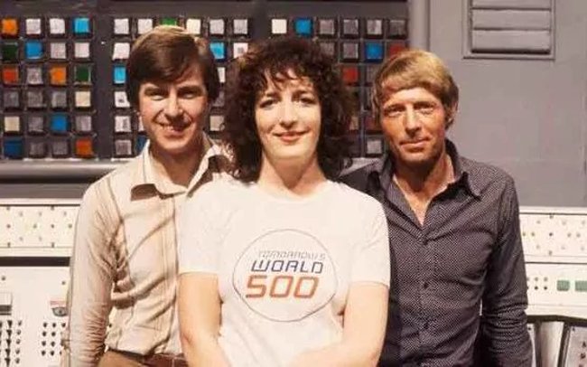 Stephen Hawking warned: 'Humans have only 100 years left to leave Earth.' Picture 3