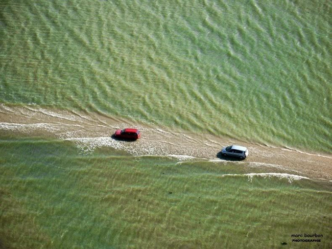 Strangely the road disappears twice a day on the Atlantic coast Picture 3