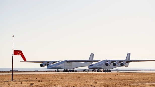 Stratolaunch, the world's largest twin aircraft has just completed a speed test on the runway Picture 1
