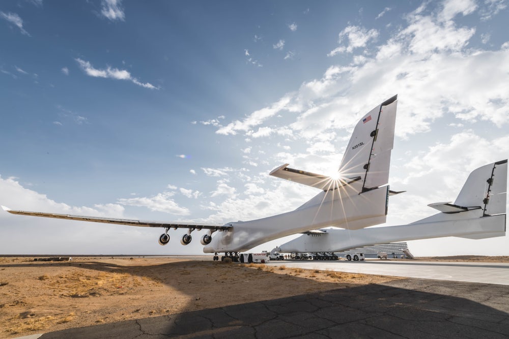 Stratolaunch, the world's largest twin aircraft has just completed a speed test on the runway Picture 2