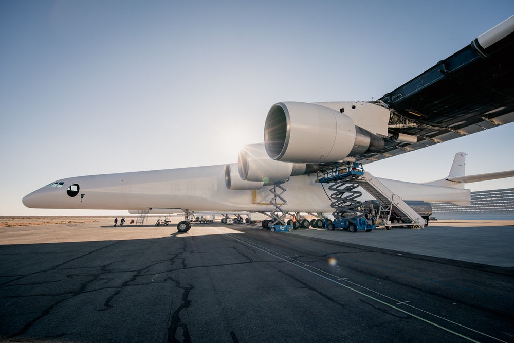 Stratolaunch, the world's largest twin aircraft has just completed a speed test on the runway Picture 4