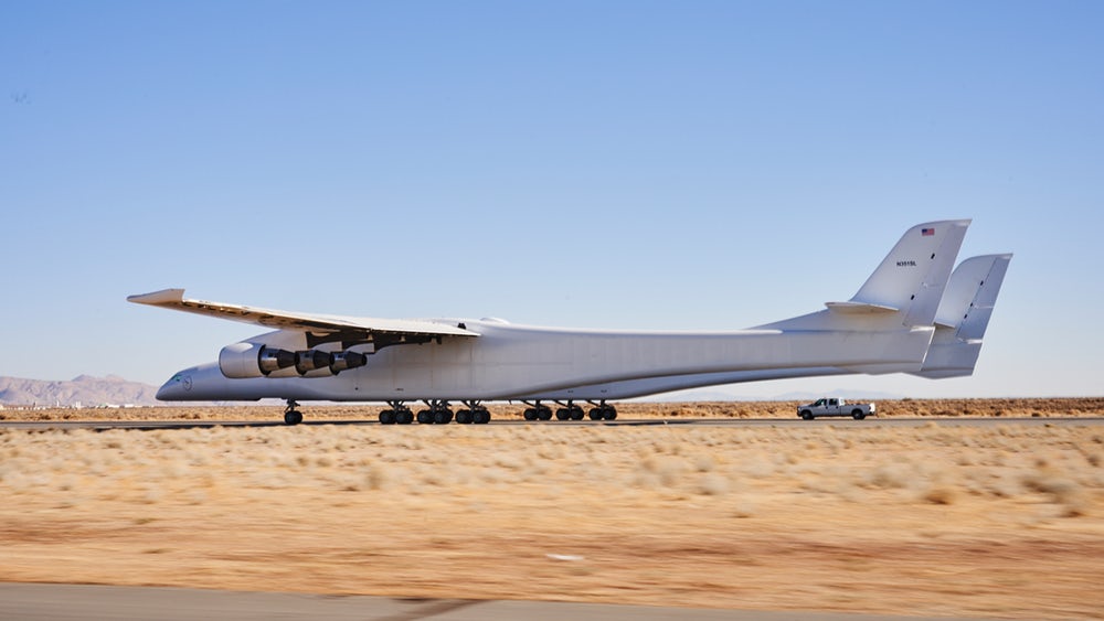 Stratolaunch, the world's largest twin aircraft has just completed a speed test on the runway Picture 5