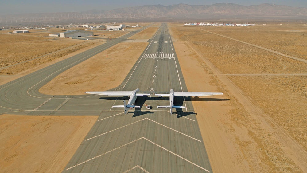 Stratolaunch, the world's largest twin aircraft has just completed a speed test on the runway Picture 6