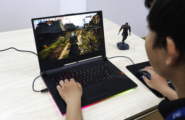 Strix Scar III - laptop running Asus' first generation 9 Core i9 chip, highly configurable, has' lock 'to personalize the computer Picture 10