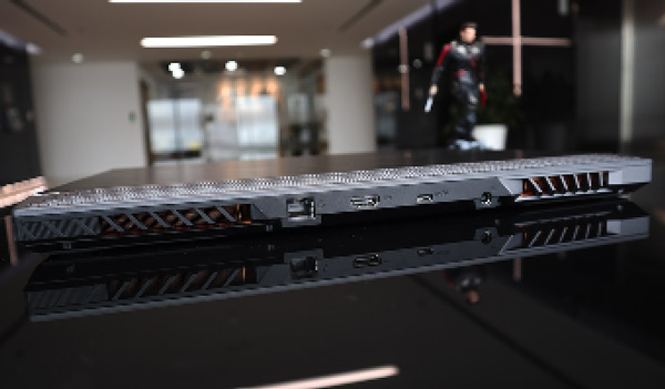 Strix Scar III - laptop running Asus' first generation 9 Core i9 chip, highly configurable, has' lock 'to personalize the computer Picture 6