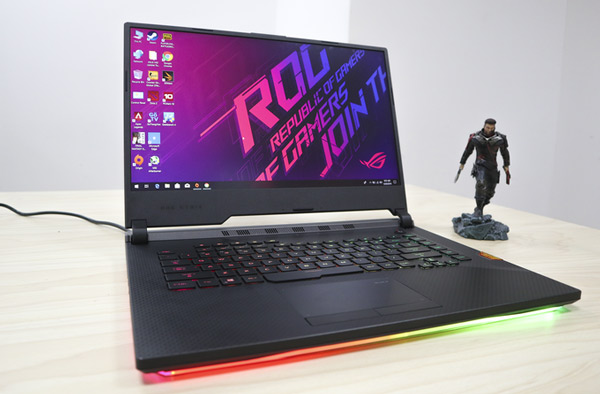 Strix Scar III - laptop running Asus' first generation 9 Core i9 chip, highly configurable, has' lock 'to personalize the computer Picture 9
